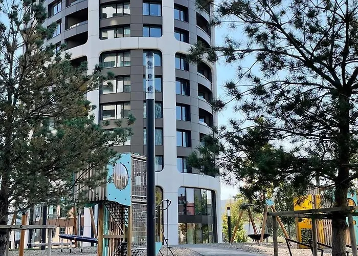 Sky Park - Luxury - Free Parking Apartment *